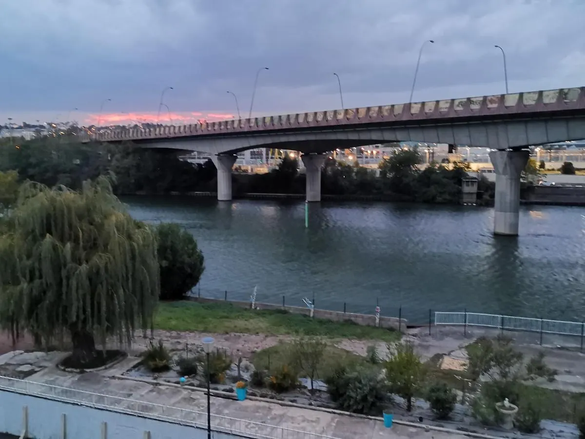 Chambre Cozy Avec Vue Panoramique Sur La Seine, Proche De Paris Et De L'Aeroport Orly Choisy-le-Roi 0*,  France